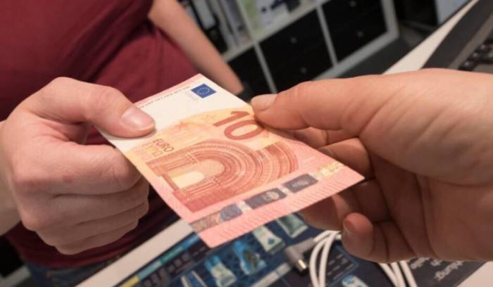 After withdrawing "fake money", the lawyer sued the bank, but the court ruled li