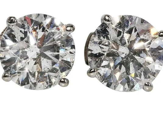 Ultimate Guide to 2 Carat Diamond Earrings in Yellow Gold