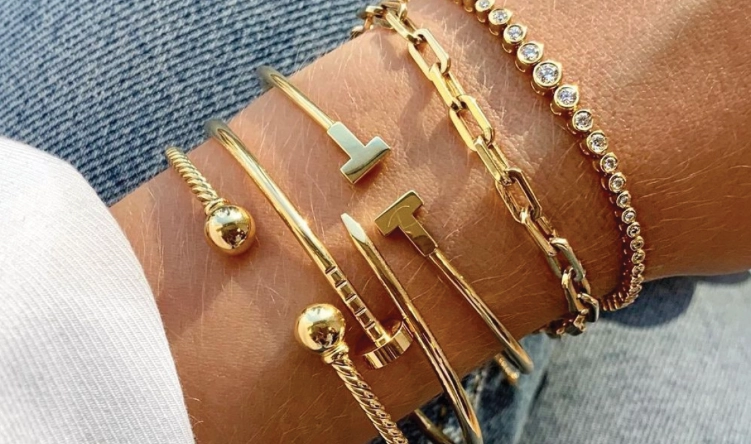 Gold bracelet stacking styles Gold bracelet stacking styles