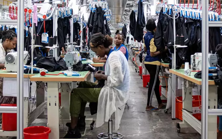 Revolve fast fashion Revolve fast fashion