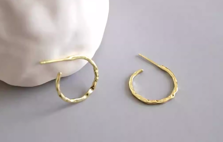 The Ultimate Guide to Buying Real 18k Gold Hoop Earrings | Quality, Style & Value