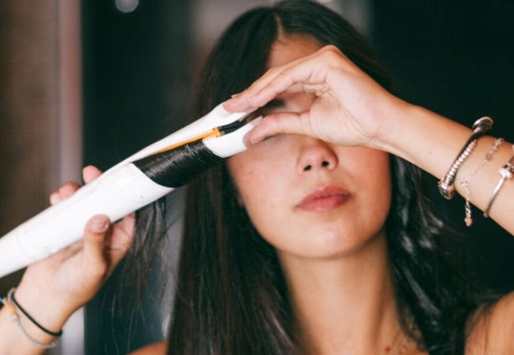 Can a Straightener Curl Hair? Yes, Here's How (Step-by-Step Guide)