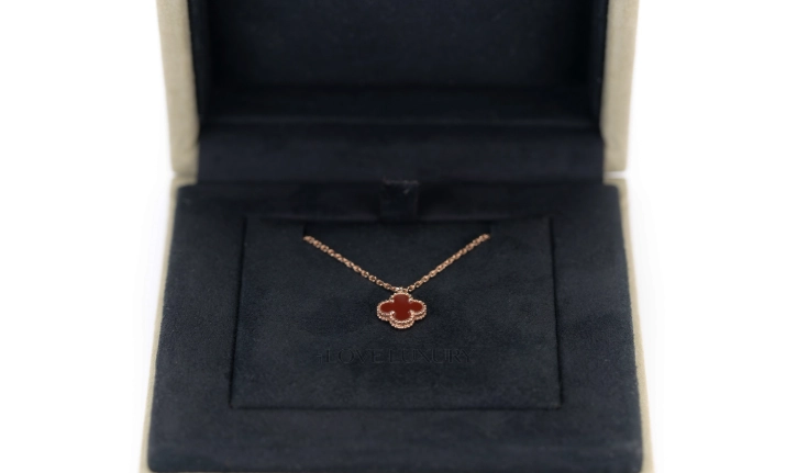 Sweet Alhambra Pendant Rose Gold: Your Ultimate Guide to the Iconic Necklace