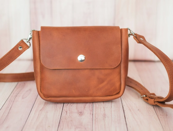 Your Ultimate Guide to Choosing & Styling a Small Leather Crossbody Bag