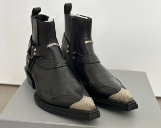 clean Balenciaga Santiago boots clean Balenciaga Santiago boots