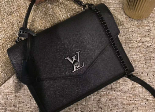 how to style small black handbag how to style small black handbag