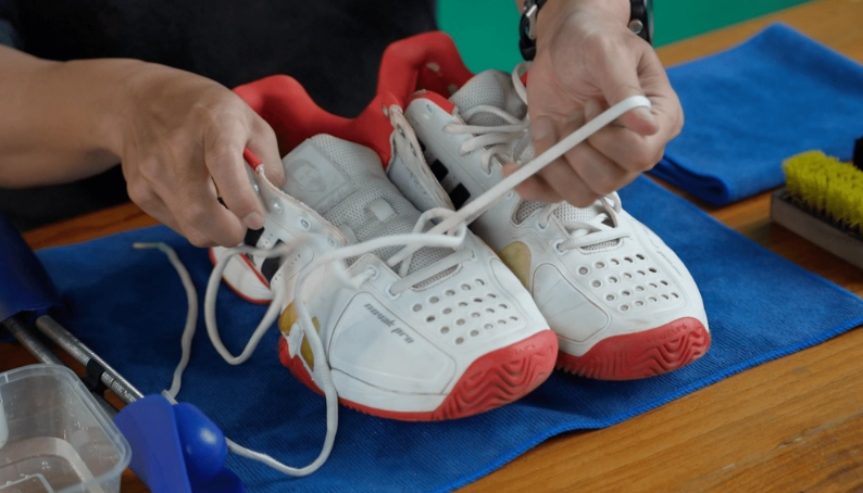 how to clean tennis shoes how to clean tennis shoes