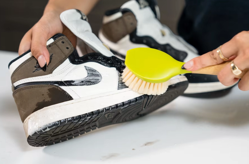 how to clean sneakers how to clean sneakers
