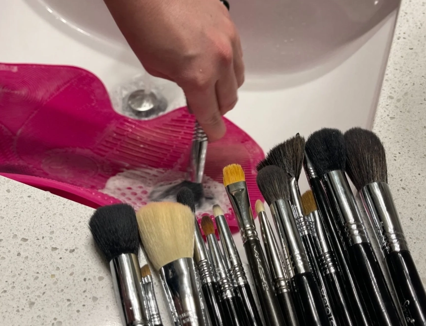 clean makeup brushes clean makeup brushes