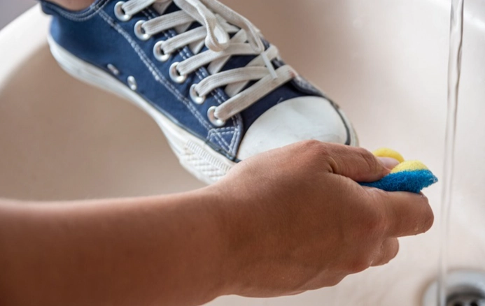 how to clean tennis shoes how to clean tennis shoes