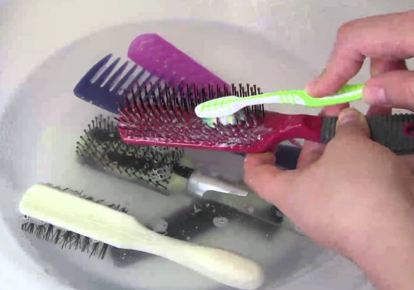 How to Wash Hair Brushes: A Step-by-Step Guide for Cleaner Hair