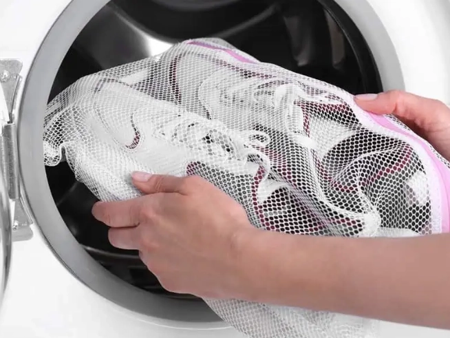 washing sneakers in washing machine washing sneakers in washing machine