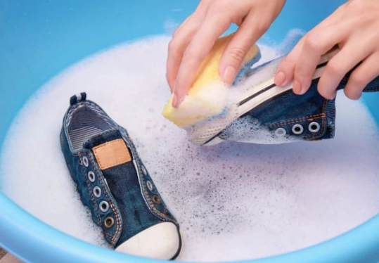 how to clean sneakers how to clean sneakers