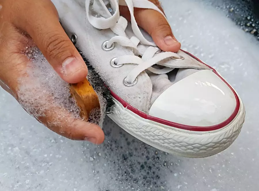 white shoe cleaning white shoe cleaning